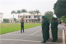 Lữ đoàn Pháo binh 382 tổ chức Hội thi cán bộ huấn luyện điều lệnh, thể lực giỏi